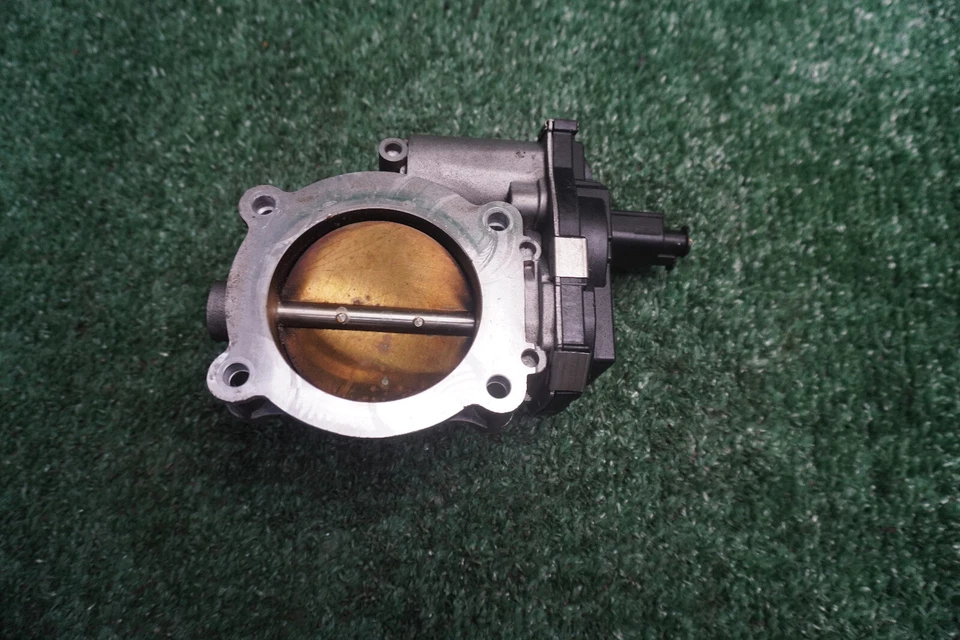 Chevrolet Camaro 2017 2018 2019 3,6 L carrocería del acelerador fabricante original 41 k millas 12671014 Foto 2 de 4