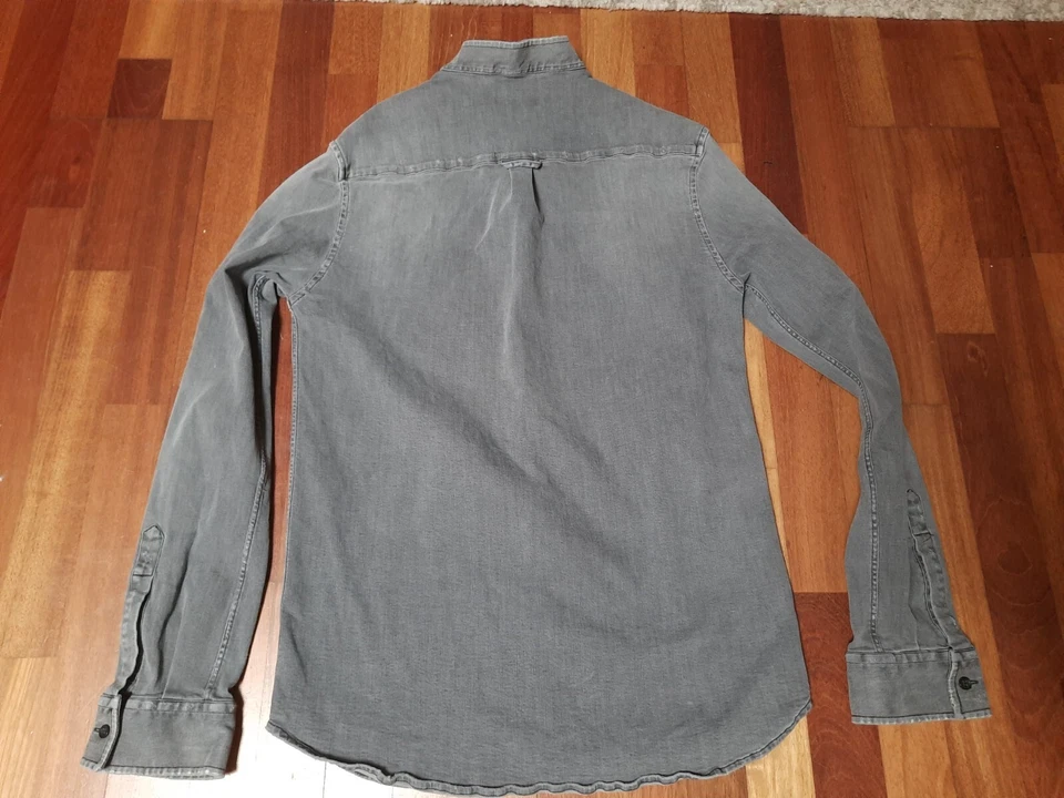 PIERRE BALMAIN MADE IN ITALY GREY DISTRESSED DENIM BUTTON UP SHIRT FRONT POCKET - Image 4 of 4