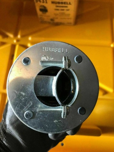 NEW Hubbell 4-Wire 30A Grounding Cord Grip Cap Plug 9431 & Flush Receptacle 9430 - Picture 5 of 11