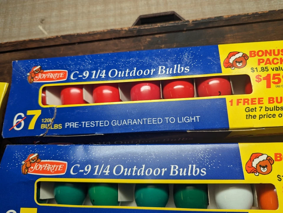 Luces de Navidad de exterior vintage bombillas incandescentes azules y de colores Tailandia Noma Foto 2 de 4