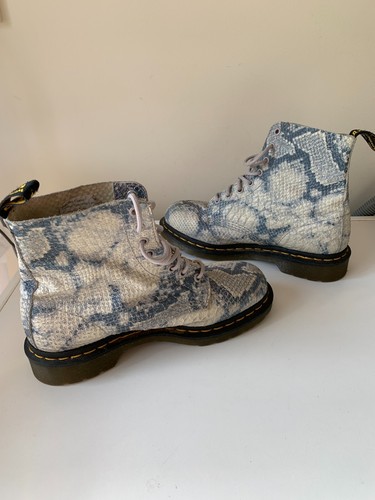 Dr Doc Martens 1460 Pascal Snake Skin Blue Grey Leather Boots 8 Hole - Size Uk 7 - Picture 9 of 14