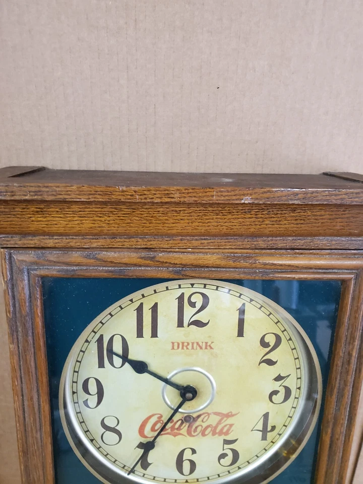 Vintage DRINK Coca Cola Clock In Bottles Battery Op Regulator Pendulum - Image 3 of 4