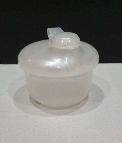 LUVN' CARE Travel 3 Servings Divided Baby Milk Powder Formula Storage Container - Afbeelding 1 van 6