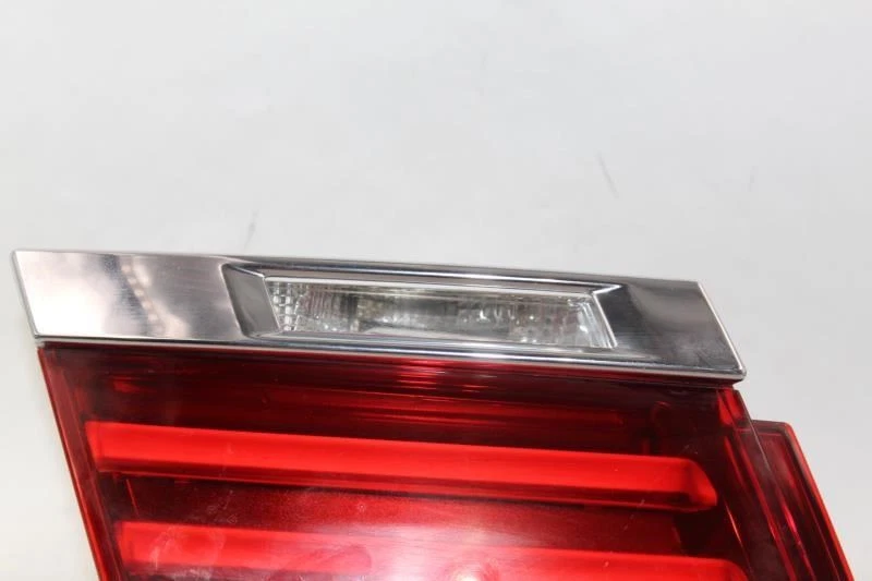 Tampa da lanterna traseira esquerda do motorista compatível com 2013-2015 BMW 750i fabricante de equipamento original #30070 - Imagem 4 de 4