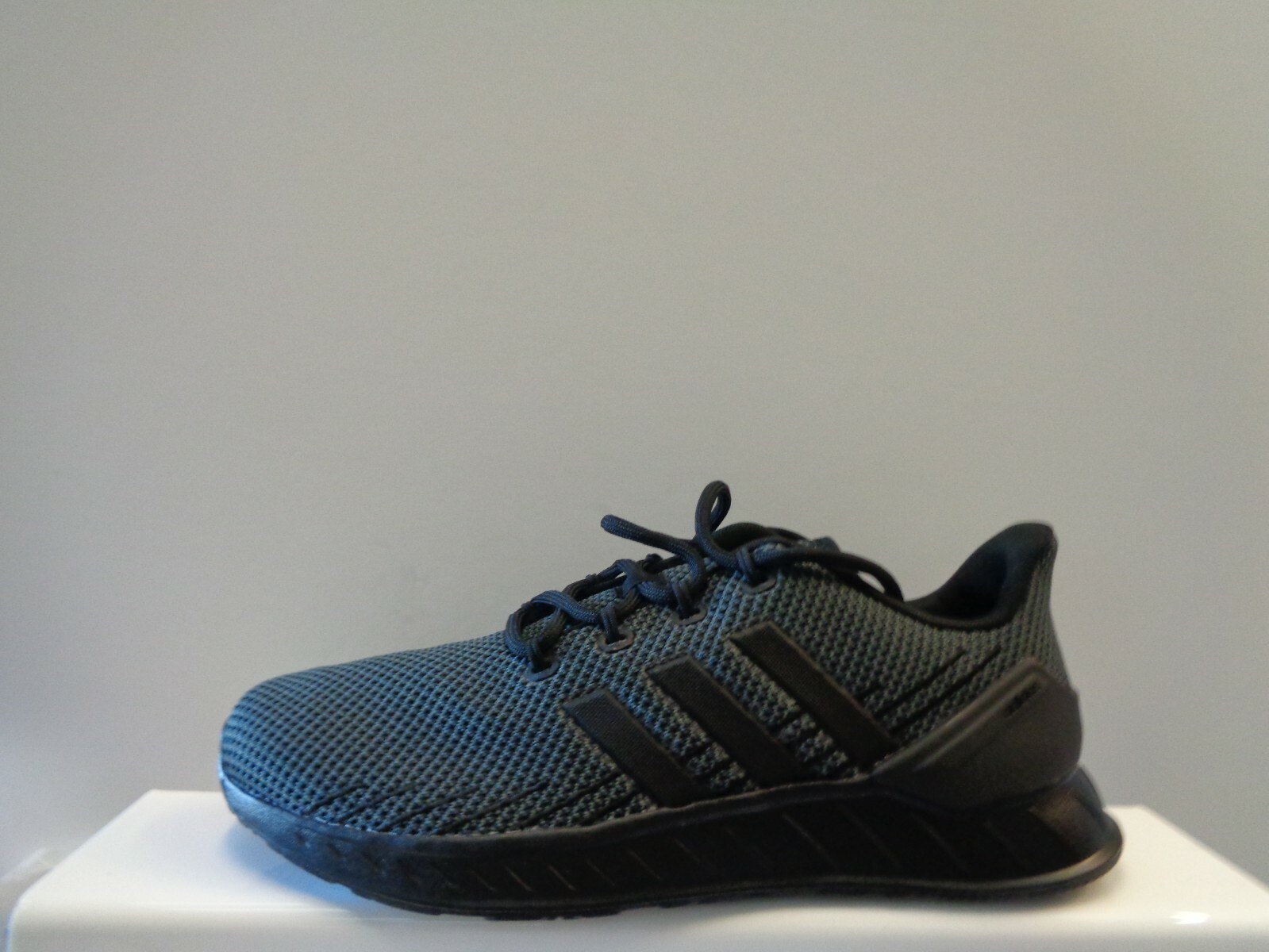 adidas Questar Flow Mens Trainers UK 10 