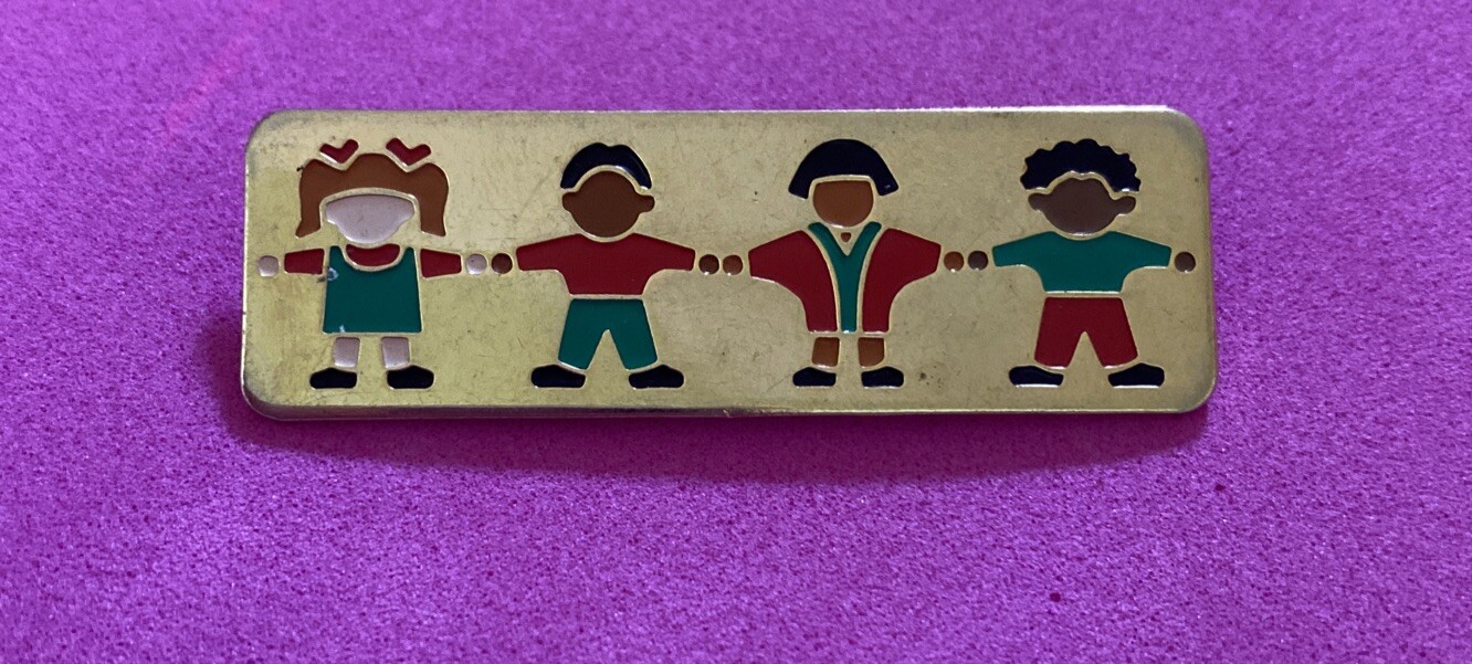 Beautiful￼ The Master Teacher Inc Four Multicultural Children Holding Hands Pin