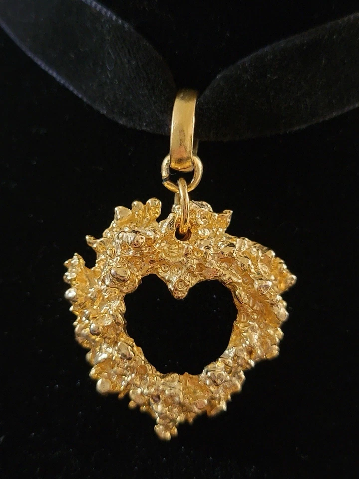 Collar Gargantilla Vintage GAVILANE Paris Terciopelo con Colgante Corazón Dorado Foto 2 de 4