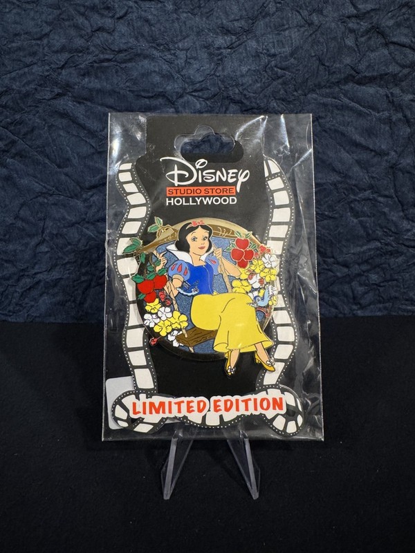 Disney DSSH - Spring Swings Series - 2025 - Snow White LE 400 Pin