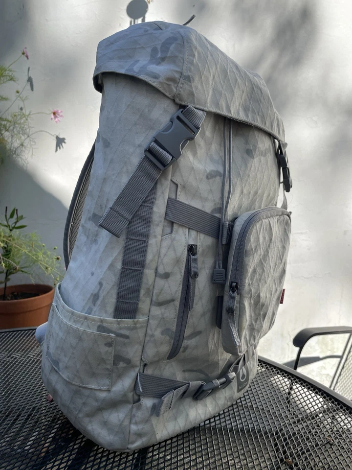 Nixon White Alpine Camo Multi 背包 — 第 4/4 张图片