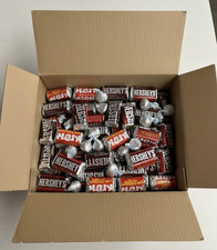 HERSHEY'S Miniatures Assorted Chocolate Candy Party 13 Ounce (Pack of 1)
