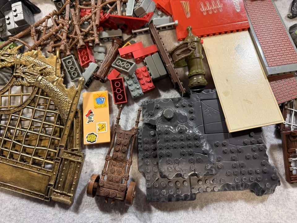 Mega Bloks Lot Castle Dragons Pirate Halo TMNTl Ship Blocks Construx Parts - Image 3 of 4