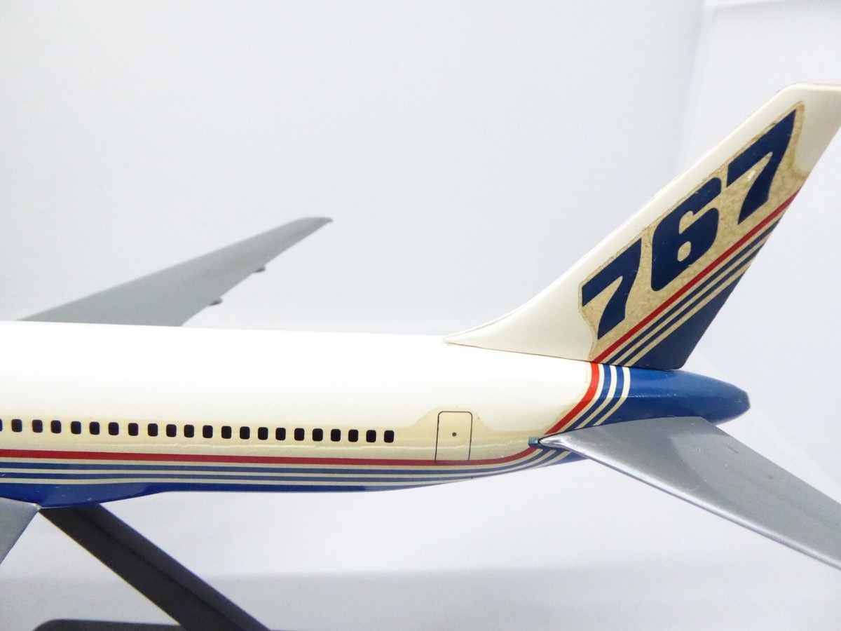 Maquette D'Avion Boeing 767-300 à L'Échelle 1/200 - 27 Cm - Occasion Très Bon État