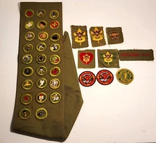 VTG Boy Scout of America Merit Sash Green 26 Merit Badges with 9 Loose Badges