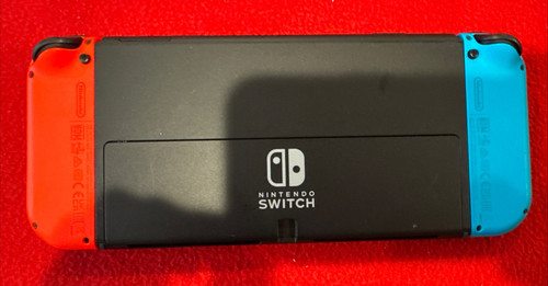 Paquete de consola Nintendo Switch OLED 64 GB Joycons rojo/azul CIB completo + tarjeta SD - Imagen 11 de 13