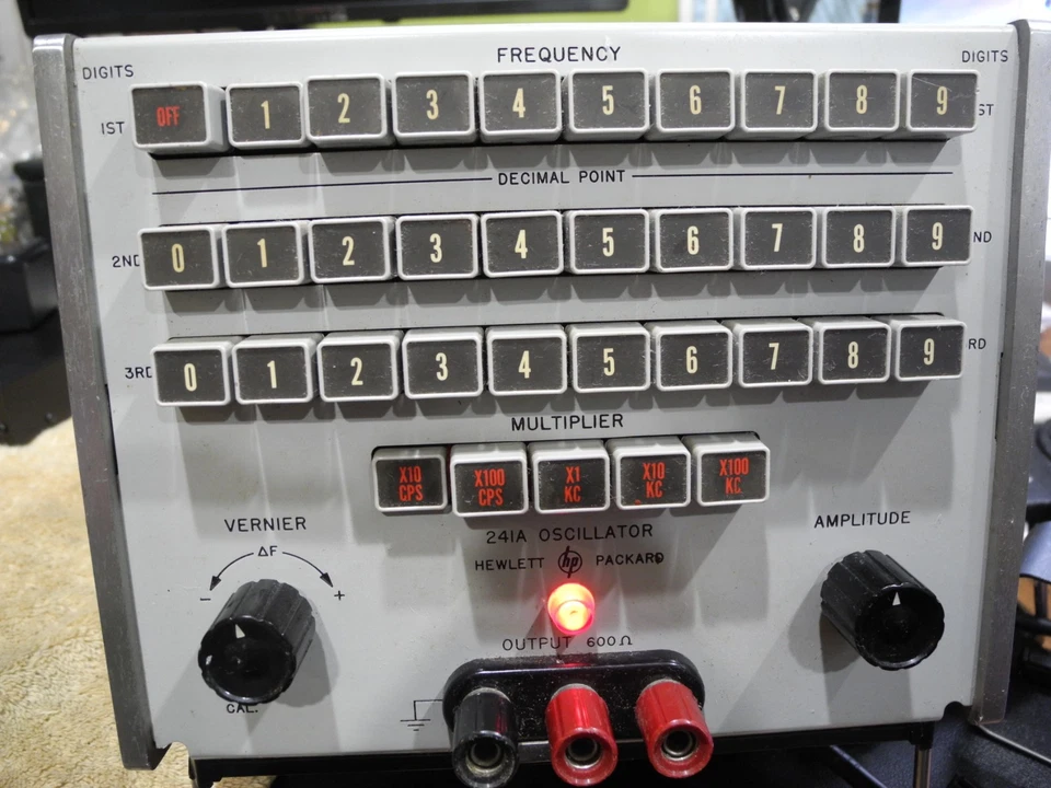 HP 241A  10 Hz to 999 kHz Pushbutton Oscillator NICE!!!  (Free & Fast Shipping!) - Image 2 of 4