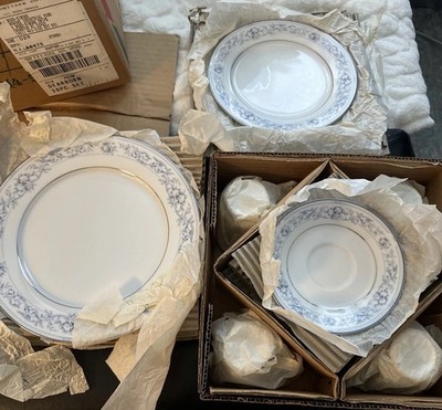 Noritake Dearborn 20 piece 4 Place Setting New Discontinued Pattern