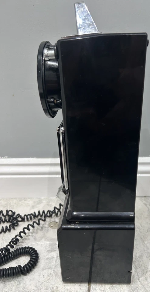 Wild & Wolf  1957 American Diner Style Vintage Telephone With Key not Tested - Image 3 of 4
