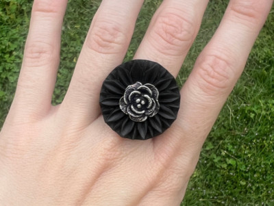 Solid Ebony Floral Ring   Sterling Silver Accent   Size 6  Artisan Made MSRP $65
