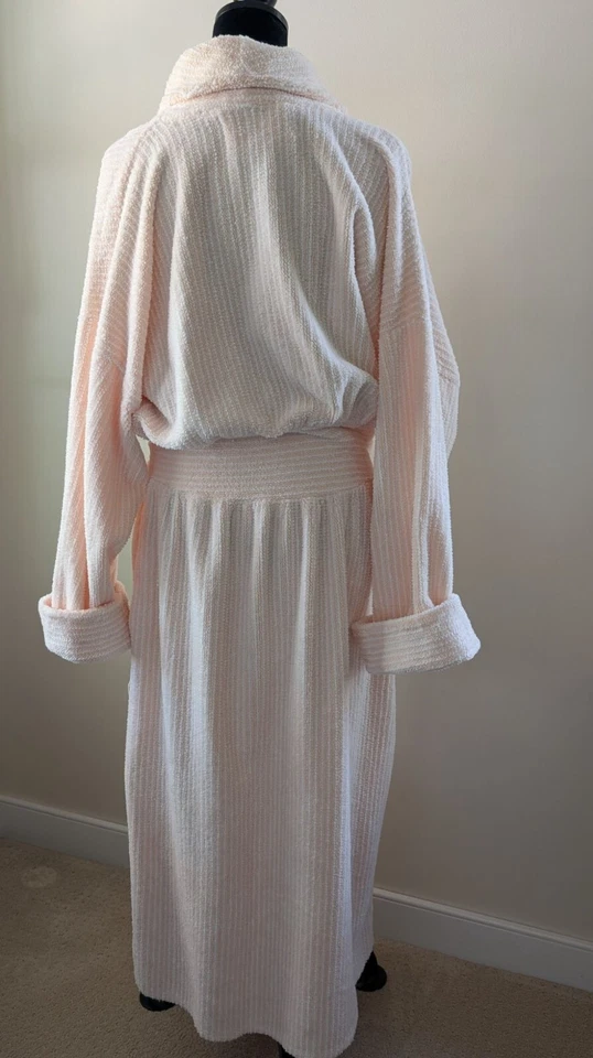 Bata grande para mujer Stan Herman de colección con cinturón mezcla de algodón tela de felpa spa de lujo Foto 2 de 4