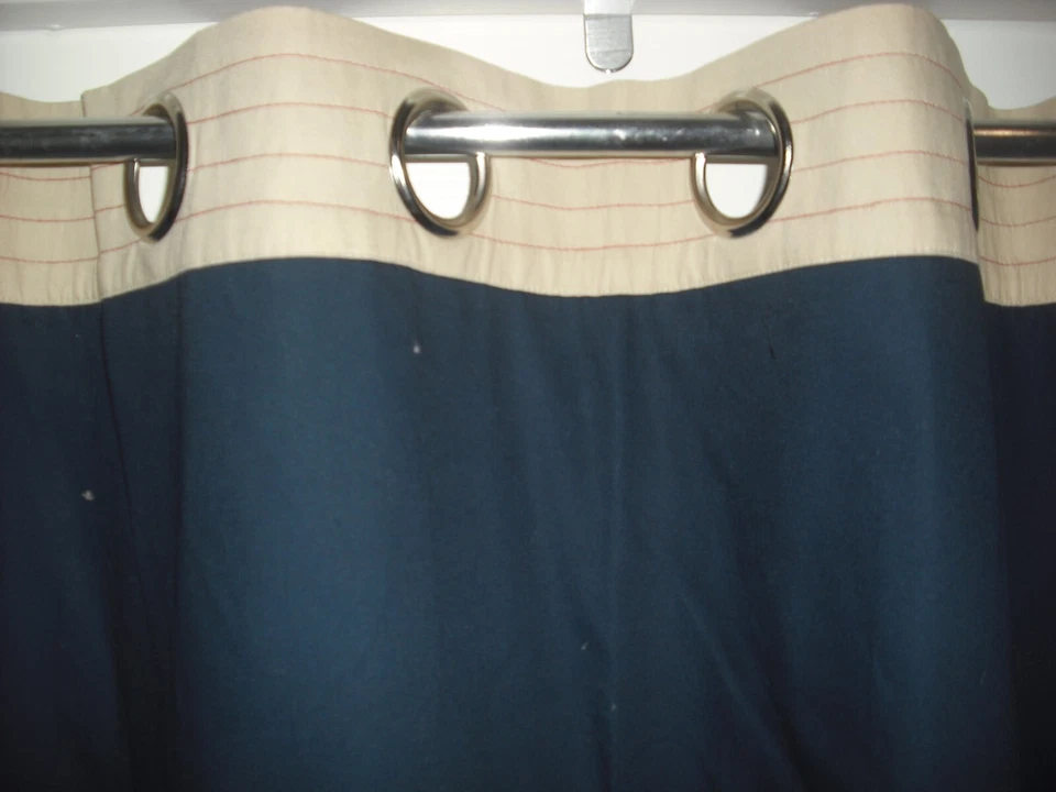 Cortinas oscuras Pottery Barn Kids Rugby 2 paneles - rojo azul marino topo @44 W x 96 L Foto 3 de 3