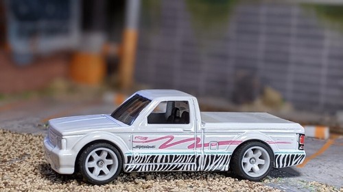 Hot Wheels '91 GMC Syclone (White) #226 - Custom Wheel Swap - Picture 2 of 4