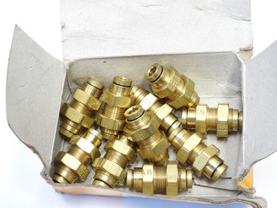Parker 62PTCBH-4 1/4'' Bulkhead Unions Air Brake D.O.T. Brass Push-to-connect Fit
