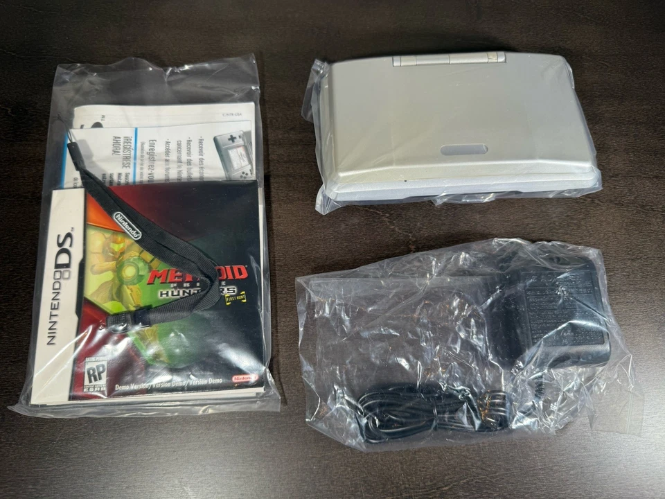 Nintendo DS Metroid Prime Hunters Silver Handheld Game Console Complete In Box - Image 3 of 4