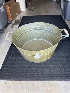 PIER1  Round Galvanized Wash Tub Farm Garden Planter Cooler Decor 19.5 X 9.25