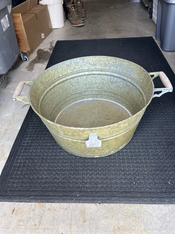 PIER1  Round Galvanized Wash Tub Farm Garden Planter Cooler Decor 19.5 X 9.25