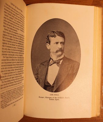 Biographie: Captain Lee Hall of Texas by Dora Neill Raymond