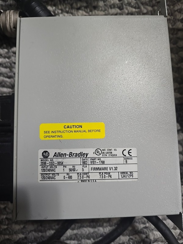 2098-DSD-005X SER B Allen-Bradley With Servo Motor N-2304-1-F00AA SER B & Cables