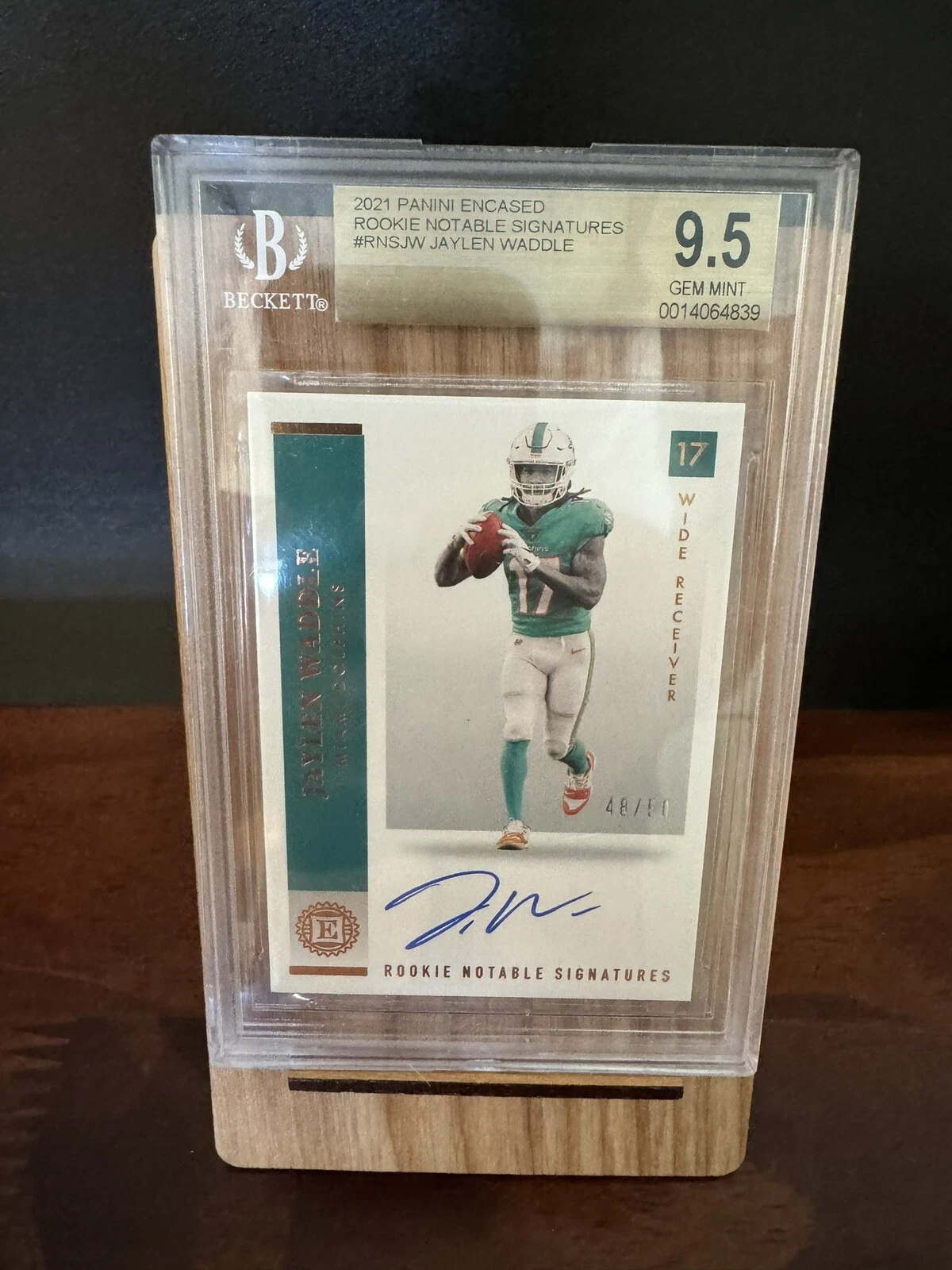 Jaylen Waddle Panini Encased Rookie Notable Signatures #RNSJW Base