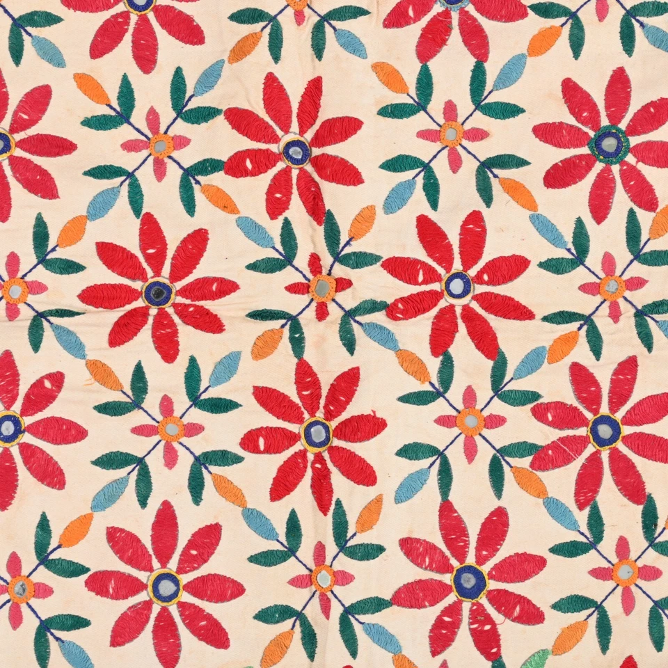 Vintage Indian Hand Embroidery Tapestry Floral Wall hanging Textile 2.8x2.8 ft - Image 3 of 4