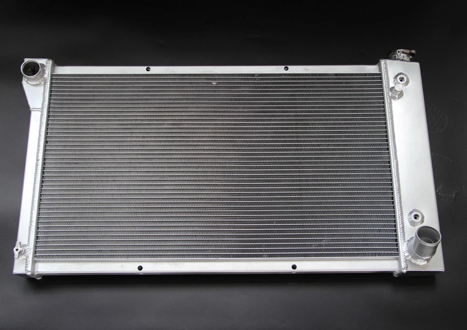 Radiador de carreras de aluminio de 3 filas MC369 para GMC/Chevy C10 20 30 Suburban 1967-1972 Foto 2 de 4