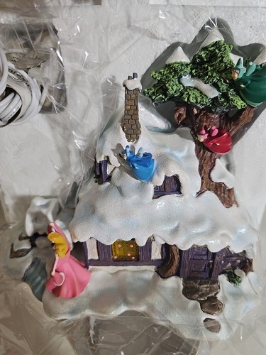 Disney Christmas Village Aurora’s Cottage Sleeping Beauty Winter Lighted House - 第 18/18 張圖片