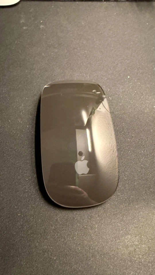 Apple Magic Mouse: Bluetooth, wiederaufladbar. Kompatibel mit Mac, iPad, schwarz - Bild 2 von 4