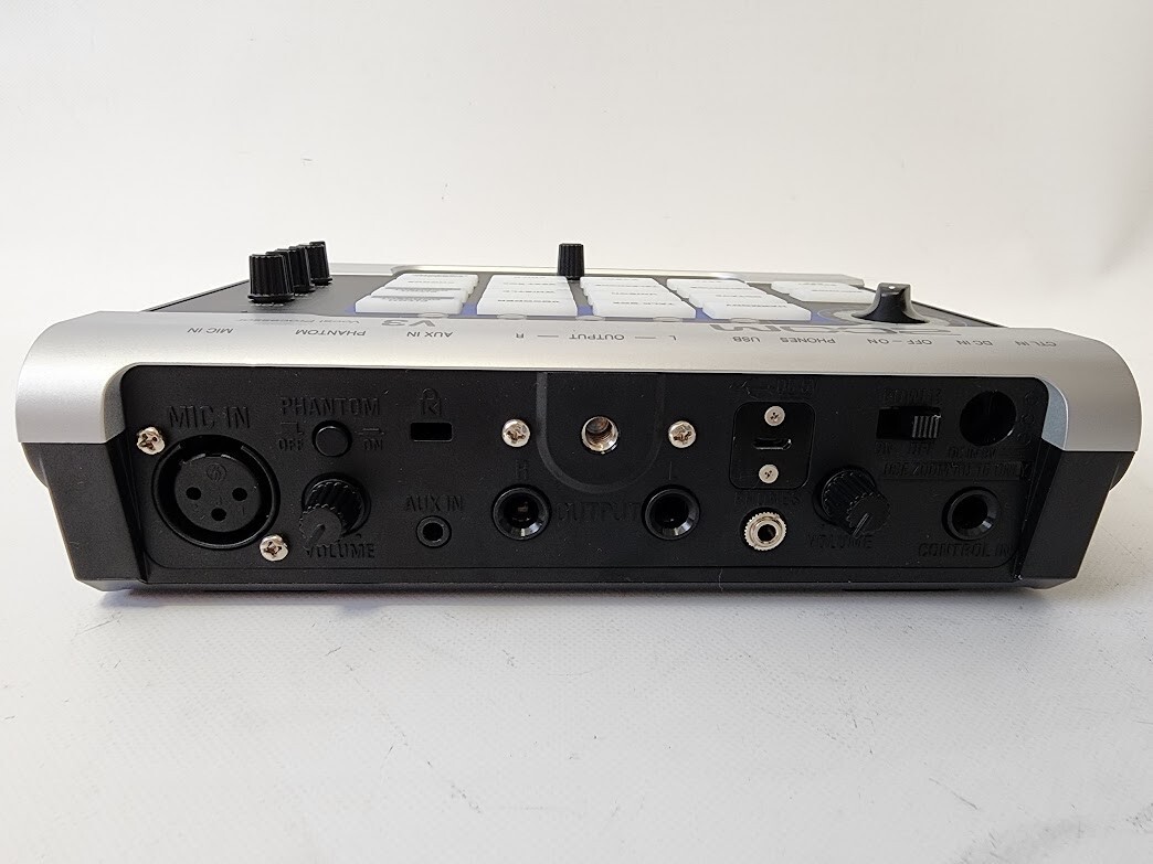 【ねこ】ZOOM V3 Vocal Processor Amazon.com: Zoom V3 Vocal Effects Processor With 16 Voice