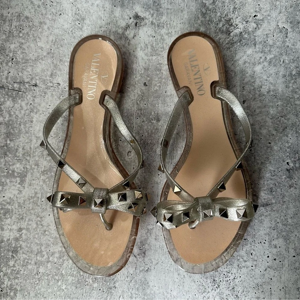 Sandalias planas Valentino Rock con lazo de gelatina en plata talla EU 37 / US 7 Foto 2 de 4