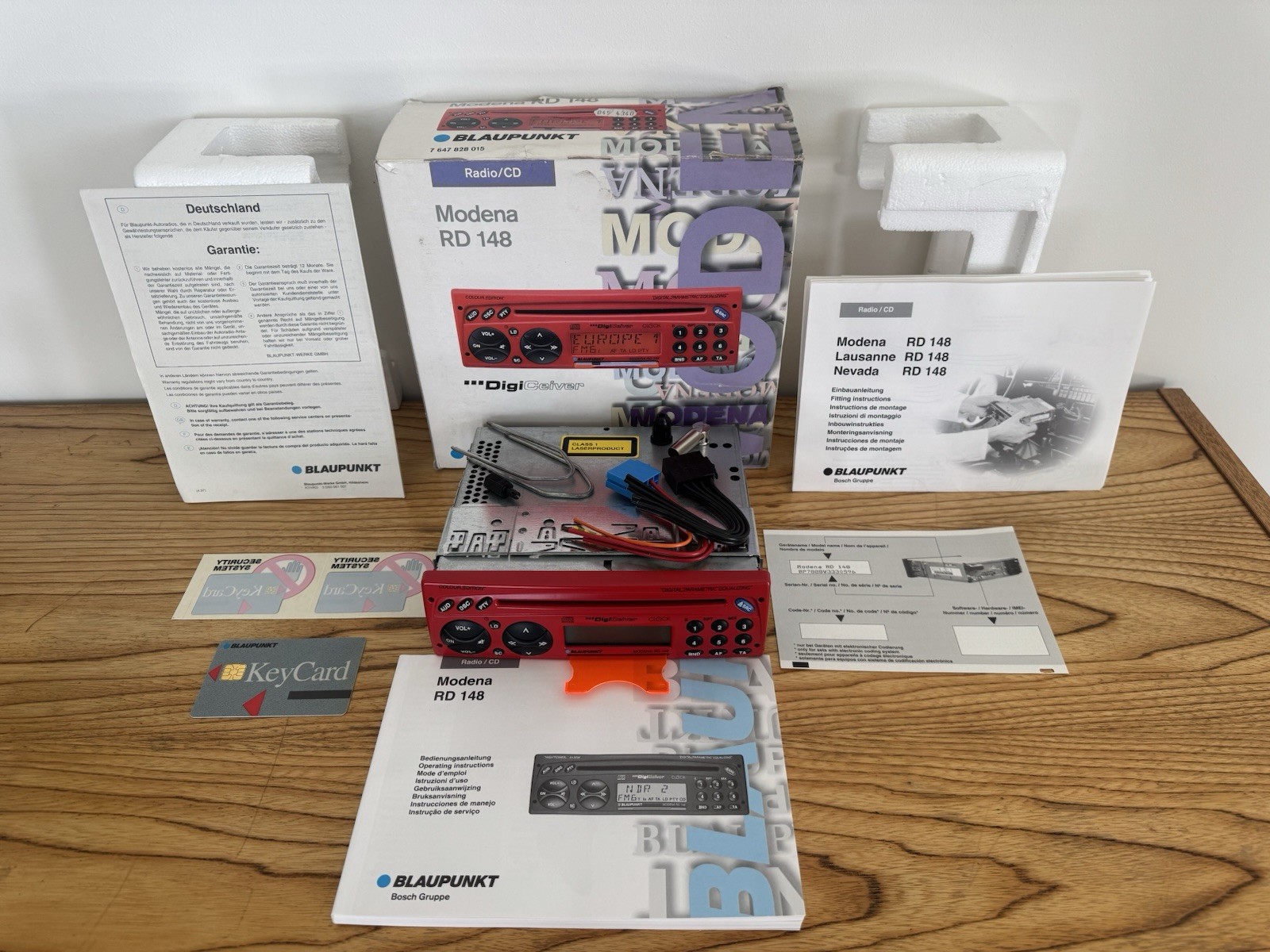 BLAUPUNKT MODENA RD 148 "Color Edition" NUEVO Juego completo Ferrari/Lamborghini/ALFA