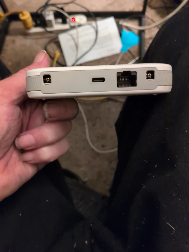 NETGEAR Nighthawk M6 (MR6110-1A1NAS)  - Image 3 of 4