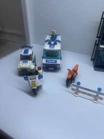 LEGO CITY Police Station 7744 Complete Vehicles 7236, 7286 and 7743 read descr