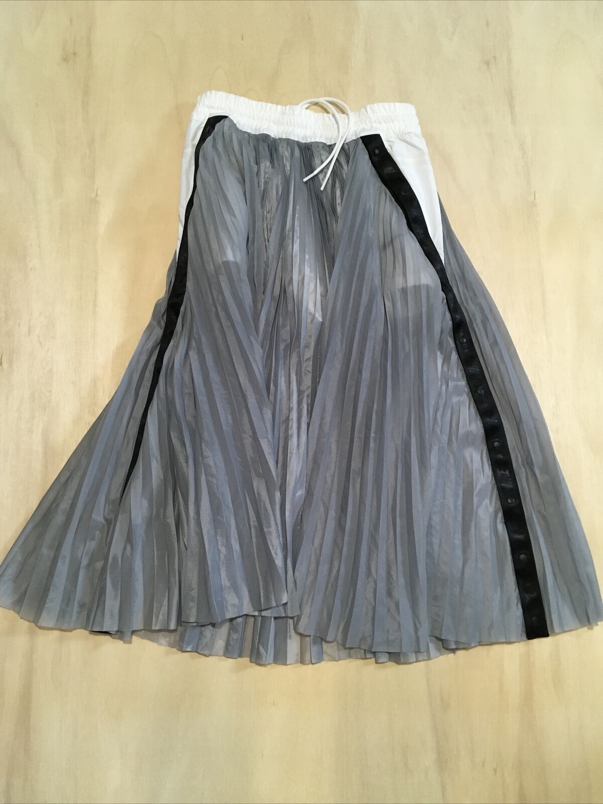 Nike x Sacai Womens Pleated Skirt CV5713-100 White Grey Size S