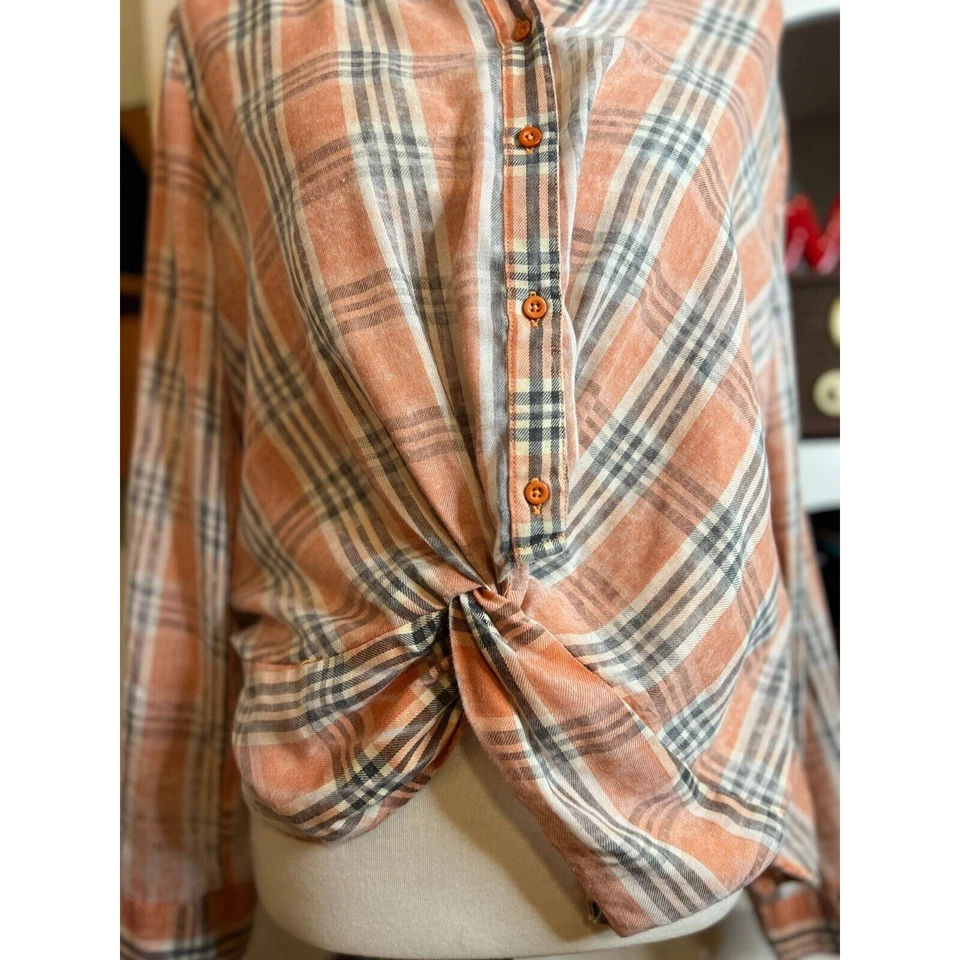 Paper Crane Womens Red Blue Faded Tie Button Up Flannel Top Sz L Classic Western - Image 2 of 4