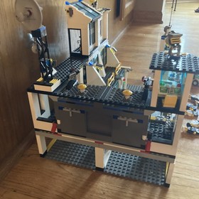 LEGO CITY 7743 & 7744 Police Headquarters 100% Complete w/Minifigures & Manuals