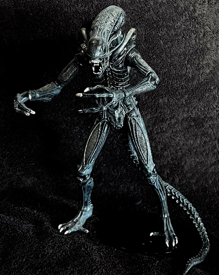 ALIEN BLUE WARRIOR XENOMORPH • NECA ALIENÍGENAS Foto 2 de 3
