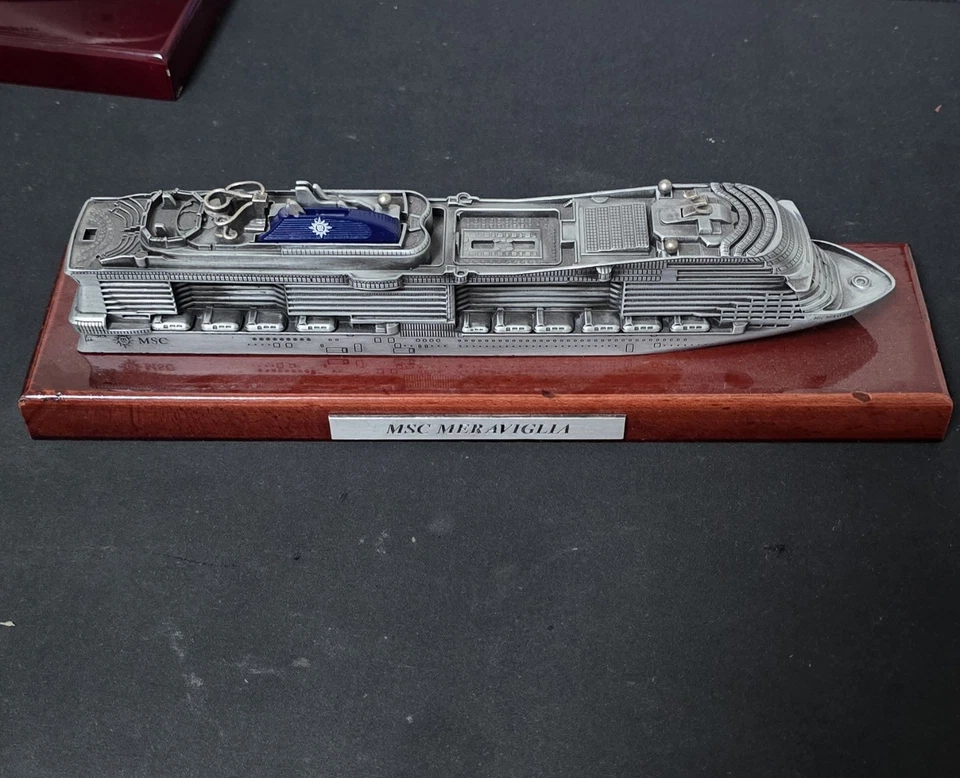 Msc Meraviglia KreuzfahrtschiffFertiges Modell,Mit holzsockel