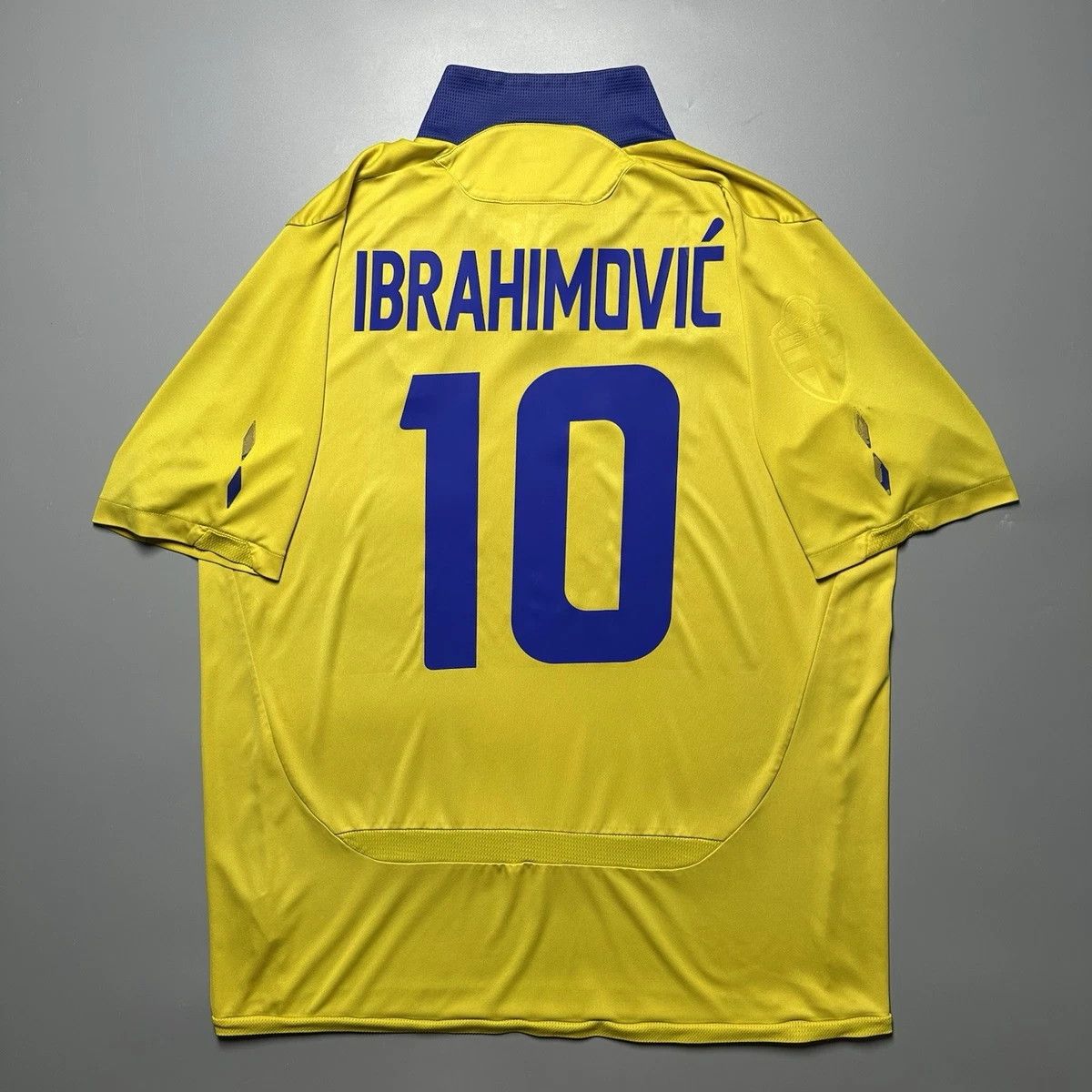 Preços baixos em Zlatan Ibrahimovic Camisas de futebol da Equipe