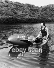 ROBERT URICH EIGHTIES HUNK  VEAGAS HUNK JET SKI BEEFCAKE   8X10 PHOTO