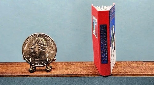 1:6 SCALE MINIATURE BOOK PEANUTS CHRISTMAS PLAYSCALE BARBIE - Picture 2 of 9
