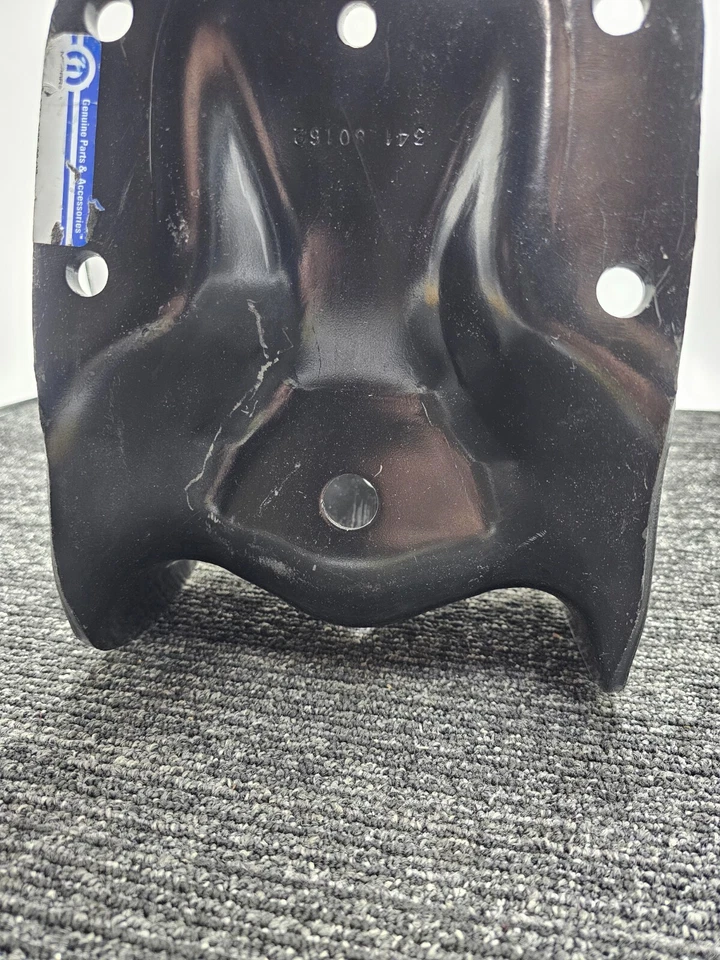 Soporte de suspensión de resorte trasero Mopar 52013921AE para Ram 5500 2017-2018 Foto 4 de 4